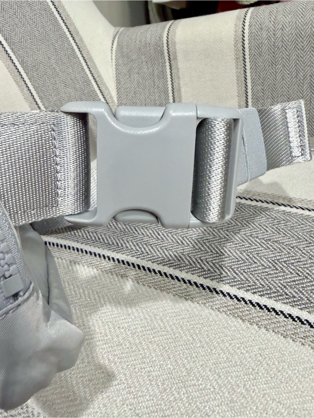 lululemon athletica Light Gray Men’s Belt Bag with Branded Strap - Picture 7 of 8
